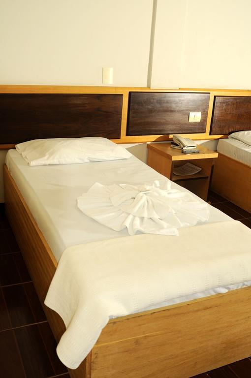 Gutemberg Plaza Hotel Nova Serrana Zimmer foto